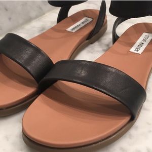 Steve Madden Megan Flat Sandal (NEW)